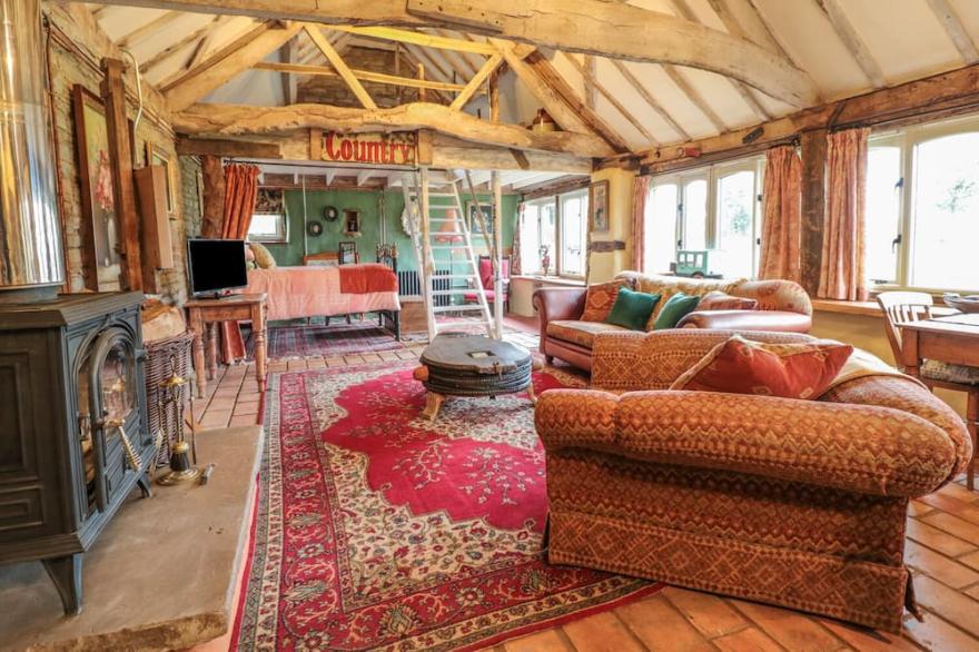 JACKDAW'S ROOST, pet friendly, with a garden in Cheltenham