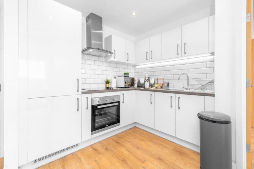 High - End Two Bedroom Two Bathroom - Luxe Apartment - Secure Parking