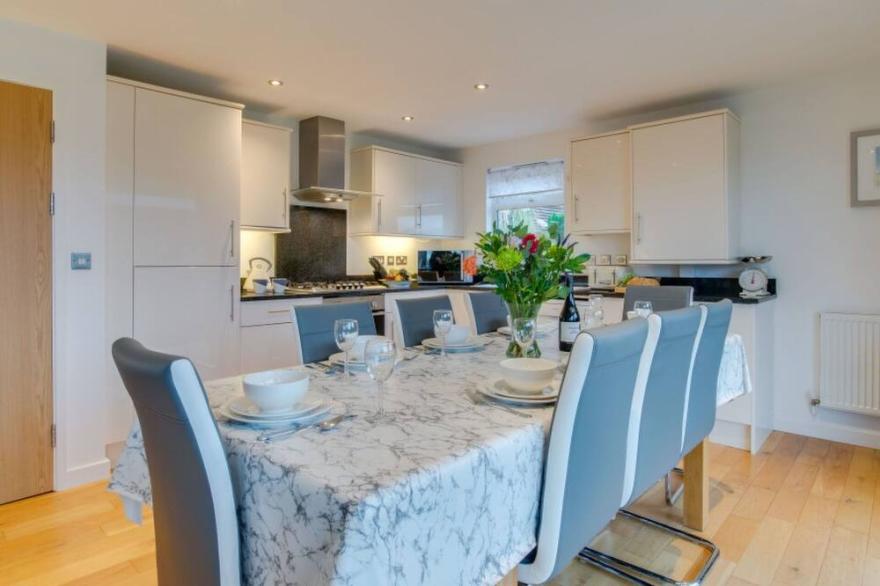 Beautiful  villa for 8 guests with WIFI, TV, patio, panoramic view and parking