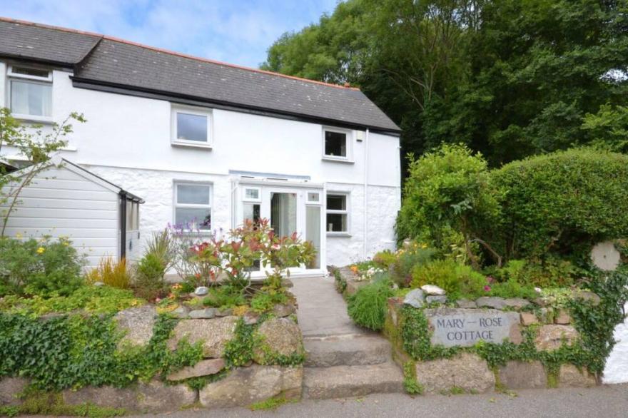 Stunning private villa for 4 guests with WIFI, TV, patio, pets allowed and parking