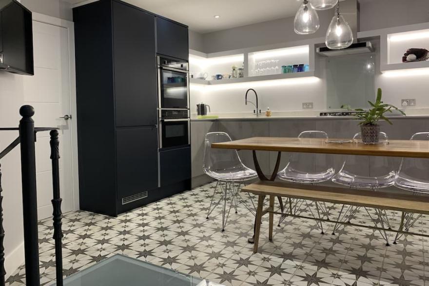 Stylish Mews House near Hyde Park and Oxford Street