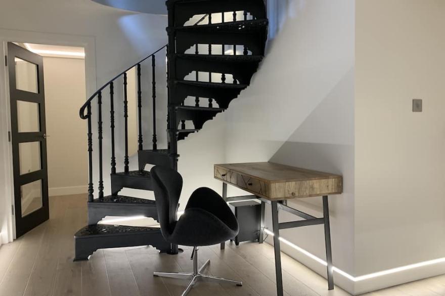 Stylish Mews House near Hyde Park and Oxford Street