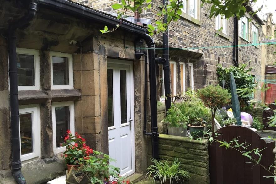 A beautifully presented 1650 cottage in Halifax with wonderful moorland views