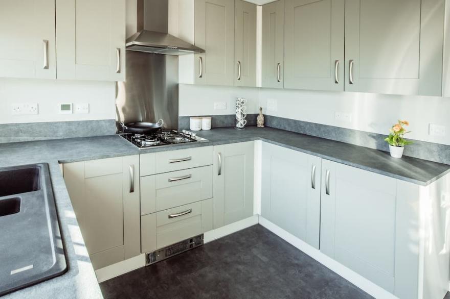 Lux Barnwell (LE) -  a lux lodge that sleeps 6 guests  in 2 bedrooms