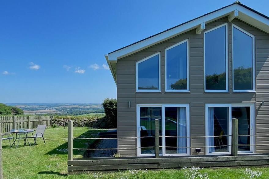 Bright & stylish couples coastal hideaway, with amazing views, near St Ives