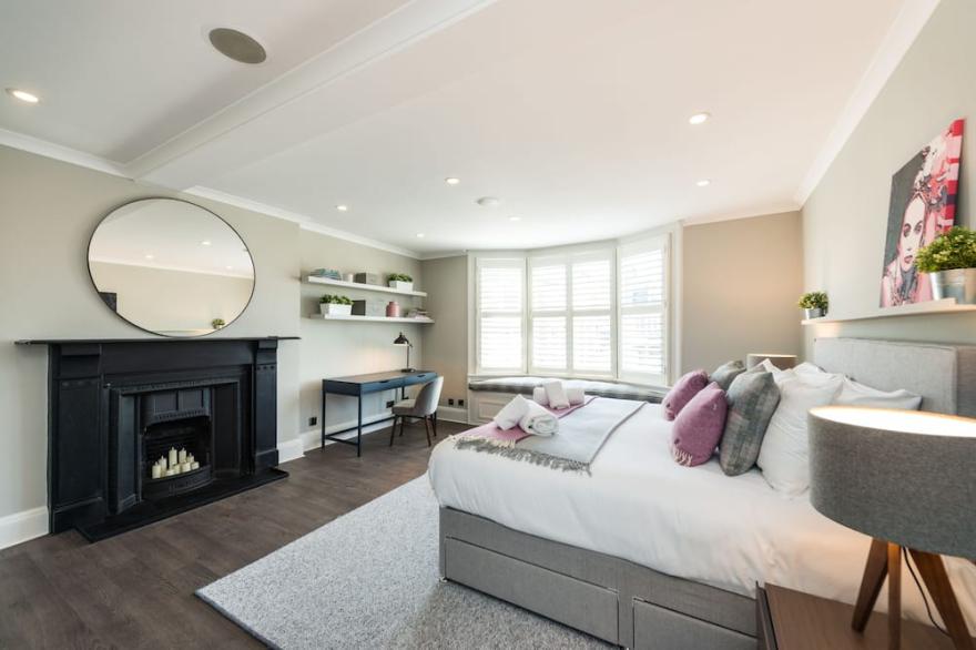 Stylish and chic apartment on Charlotte Square