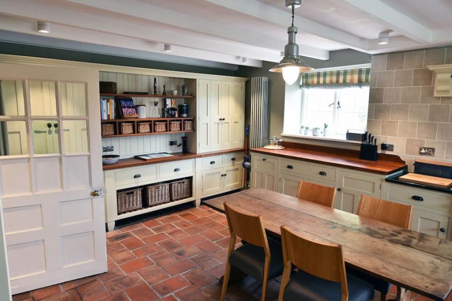 Historical Churchtown House with views of the Sea