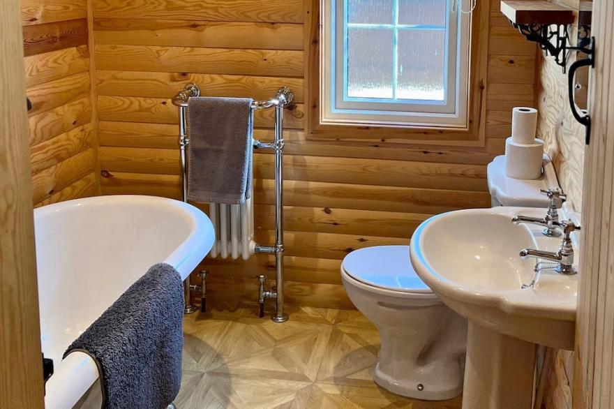 Five-star lodge inspired by a traditional log cabin.
