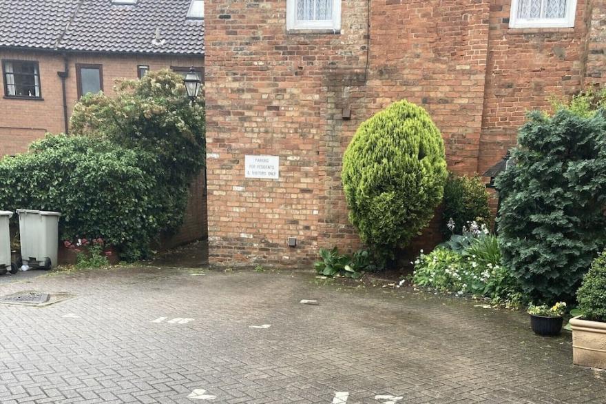 Luxury flat, with wonderful views over St James church, free parking included