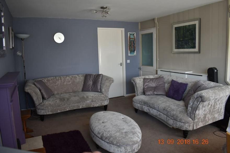 Hampshire Townhouse 10 mins walk from beach