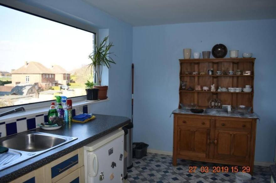 Hampshire Townhouse 10 mins walk from beach