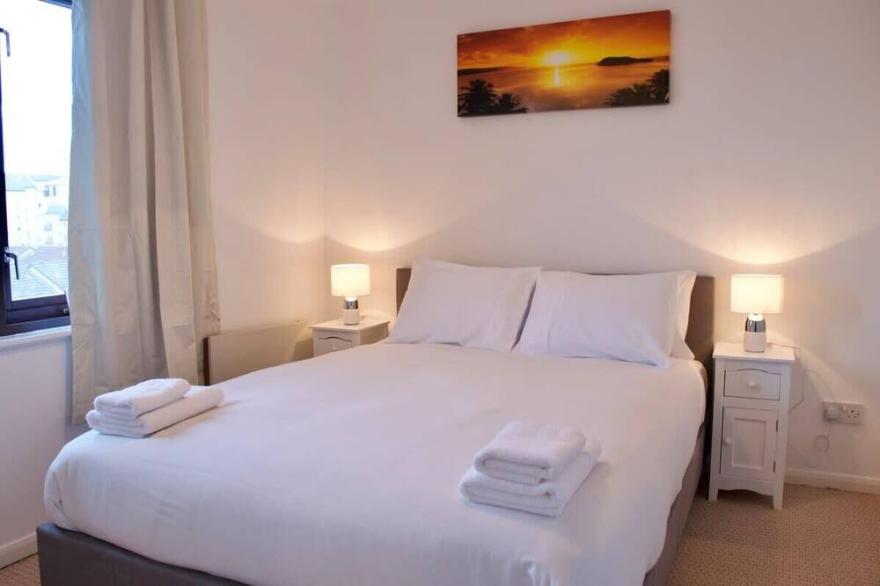 Comfortable and Bright 2 Bedroom minutes from Leith Walk