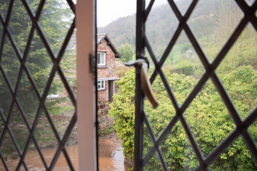 The Pack Horse, Stunning location in a national trust village.
