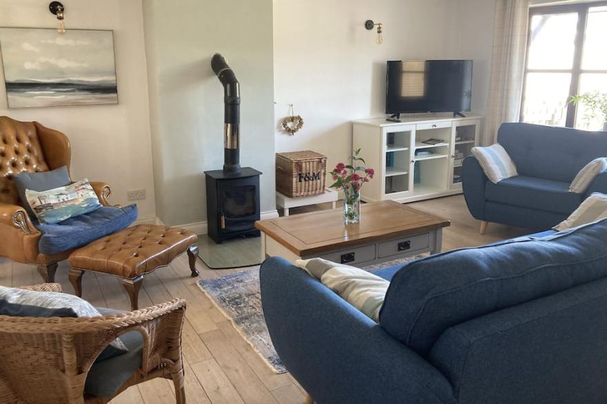 ROCKHAM BAY VIEW, pet friendly, character holiday cottage in Mortehoe