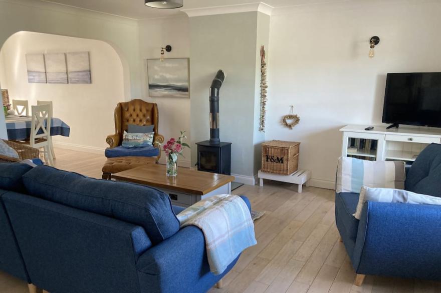 ROCKHAM BAY VIEW, pet friendly, character holiday cottage in Mortehoe