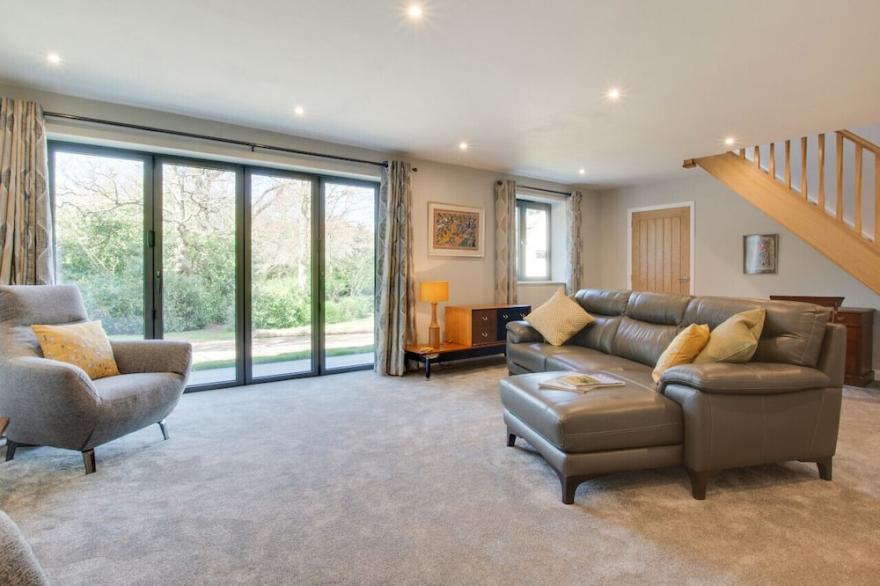 Peaty Cottage - Two Bedroom House, Sleeps 4
