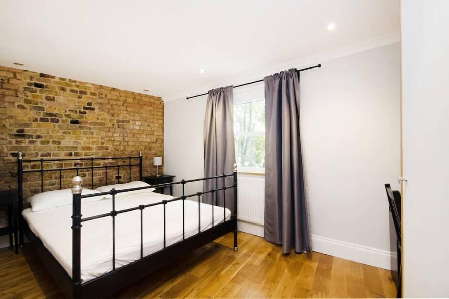 Beautiful Two Bedroom Apartment near Hyde's Park