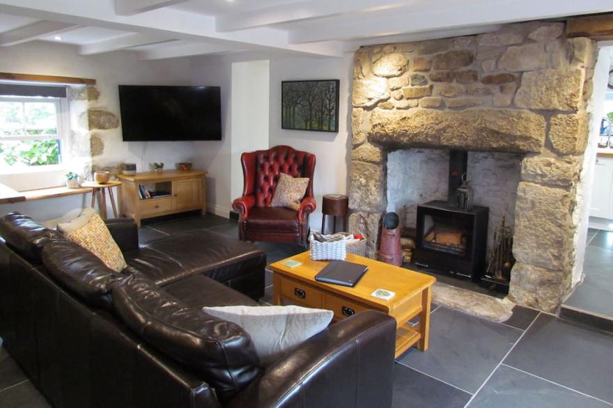 TRENWITH BRIDGE COTTAGE, pet friendly, with open fire in St Ives