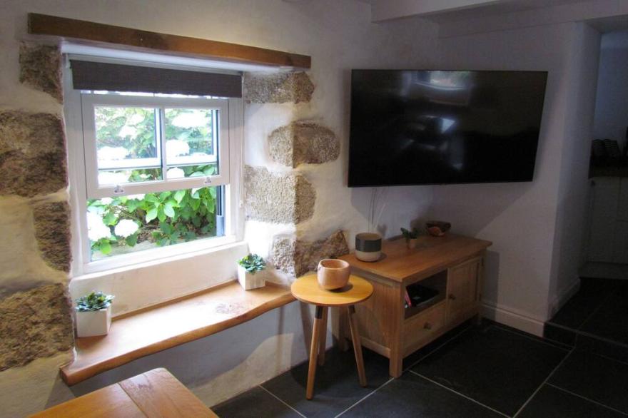 TRENWITH BRIDGE COTTAGE, pet friendly, with open fire in St Ives