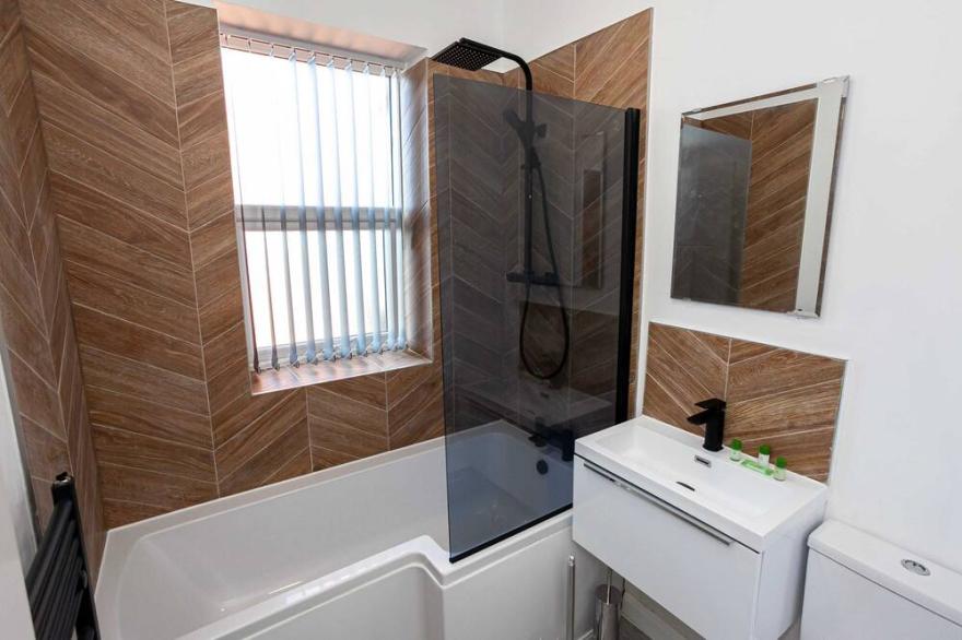 Contemporary 2 Bedroom Apartment in Bolton