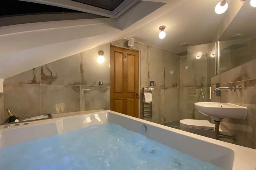 Luxury 5 bedroom stay in the heart of the West End