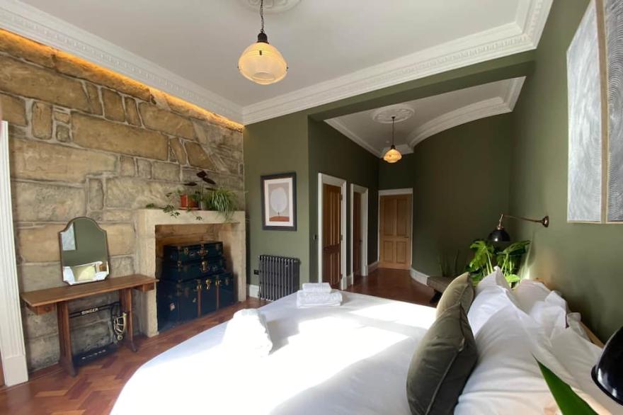 Luxury 5 bedroom stay in the heart of the West End