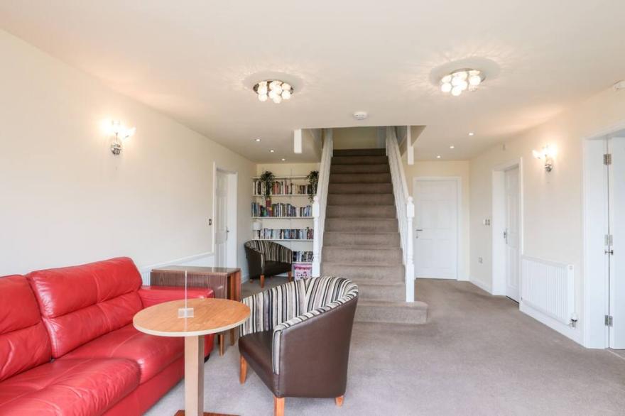 WEST BORDER FARM, pet friendly, with hot tub in Abbeytown