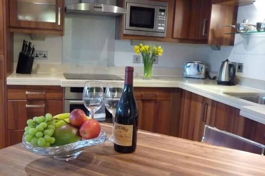 4 MERCHANTS PLACE, STUNNING 2 BEDROOM APARTMENT  CENTRAL YORK