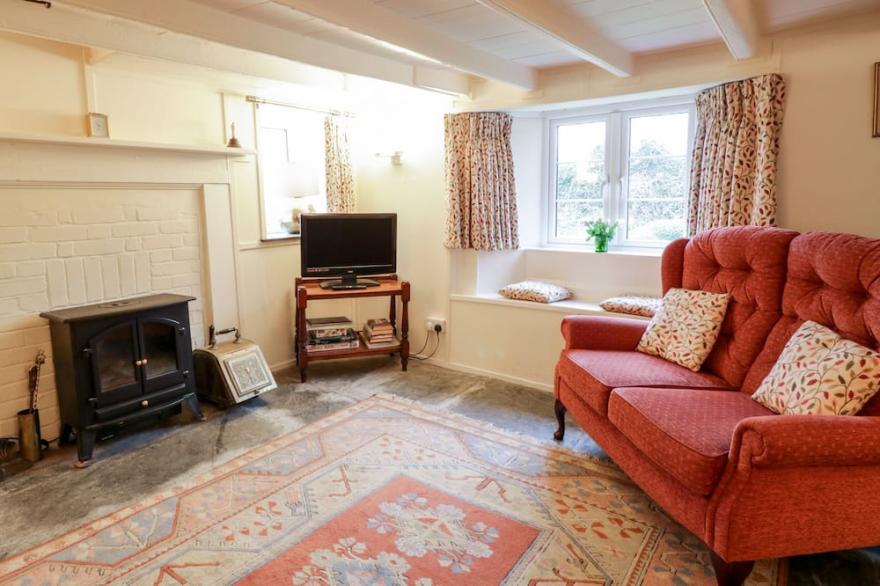 2 ROSE COTTAGES, pet friendly, character holiday cottage in Polperro