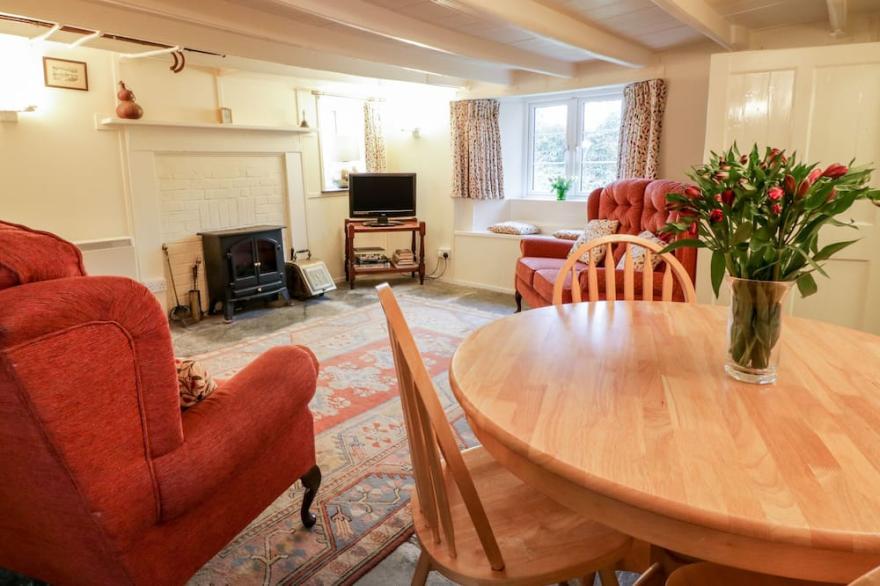 2 ROSE COTTAGES, pet friendly, character holiday cottage in Polperro