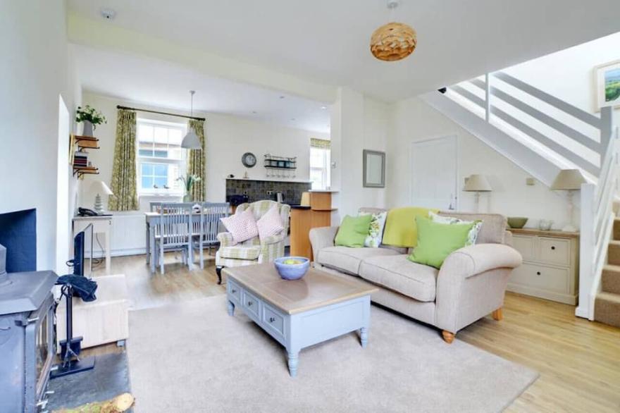 Wykeham - Two Bedroom House, Sleeps 4