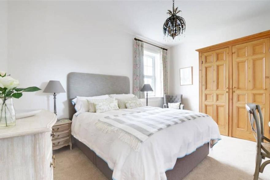 Wykeham - Two Bedroom House, Sleeps 4