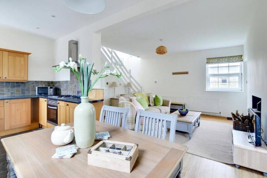 Wykeham - Two Bedroom House, Sleeps 4