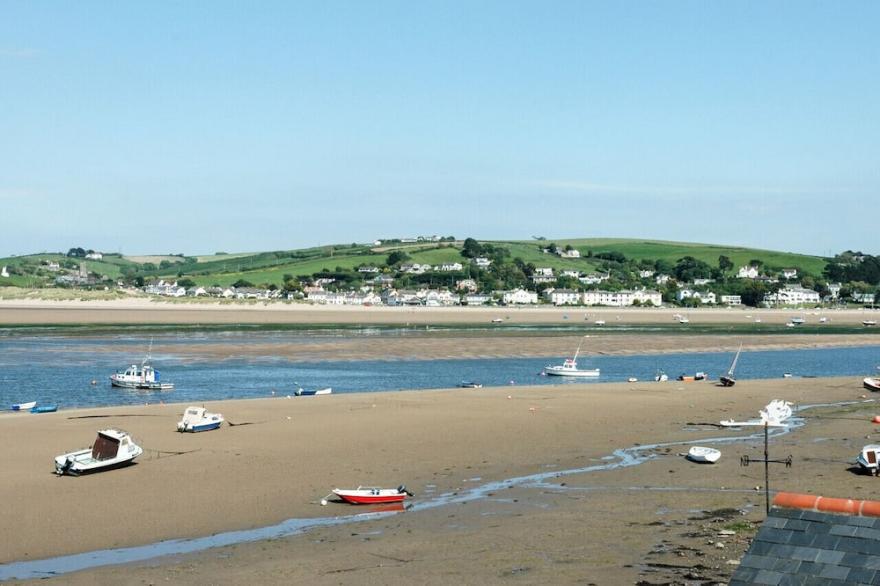 Corner Cottage - Two Bedroom House, Sleeps 4
