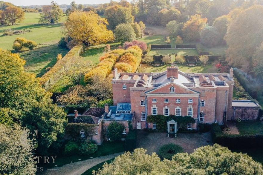 Exceptional 11 Bedroom Country House in Dorset