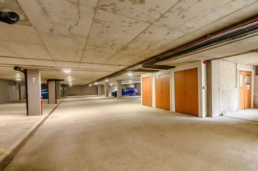 Harbour Lights - Three Bedroom Apartment, Sleeps 6