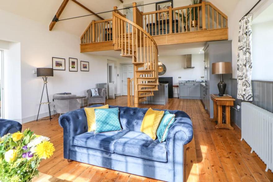 GREYSTEAD INSTITUTE, pet friendly, with open fire in Bellingham