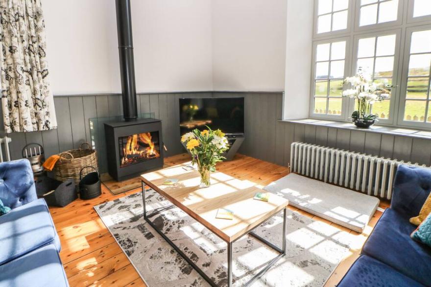 GREYSTEAD INSTITUTE, pet friendly, with open fire in Bellingham