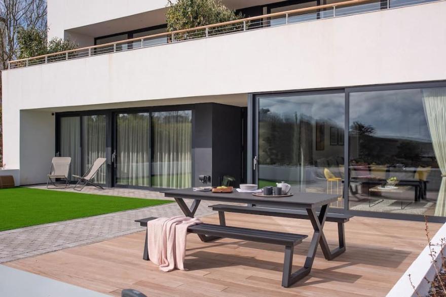 1 THE BAY - beach apartment set above the picturesque sands of Coldingham Bay