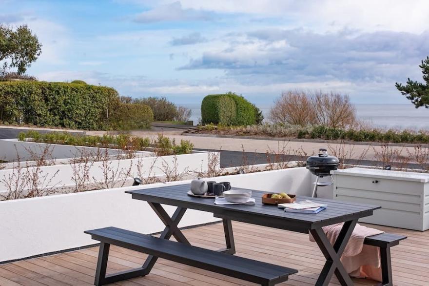 1 THE BAY - beach apartment set above the picturesque sands of Coldingham Bay
