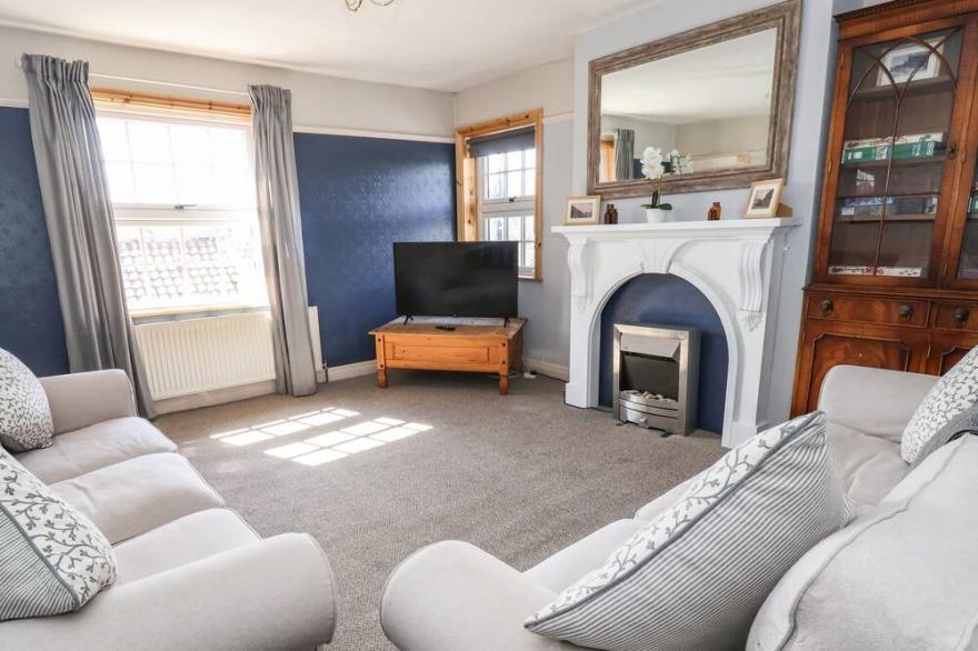 SMUGGLERS DEN, family friendly, character holiday cottage in Skipsea