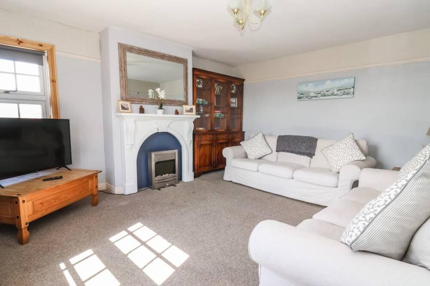 SMUGGLERS DEN, family friendly, character holiday cottage in Skipsea