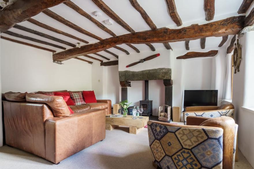 KENTMERE FELL VIEWS, family friendly, with open fire in Windermere