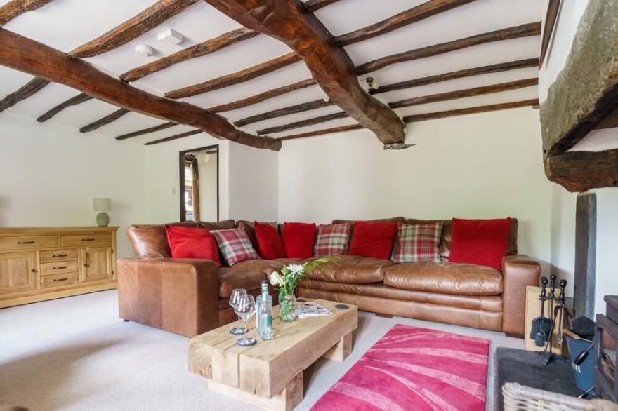 KENTMERE FELL VIEWS, family friendly, with open fire in Windermere