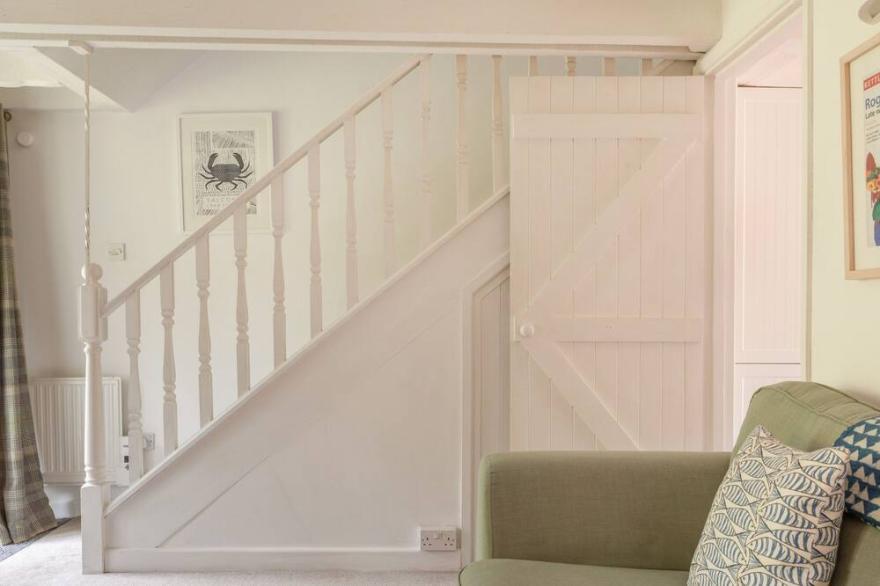OYSTER COTTAGE, pet friendly, character holiday cottage in Salcombe