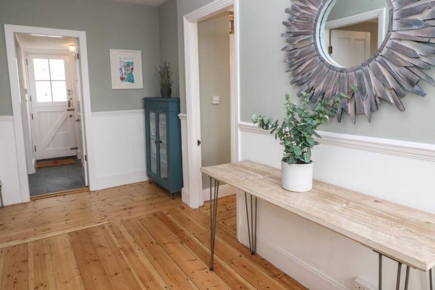BELMONT, family friendly, country holiday cottage in Newlyn