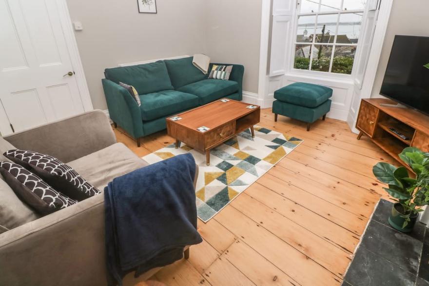 BELMONT, family friendly, country holiday cottage in Newlyn