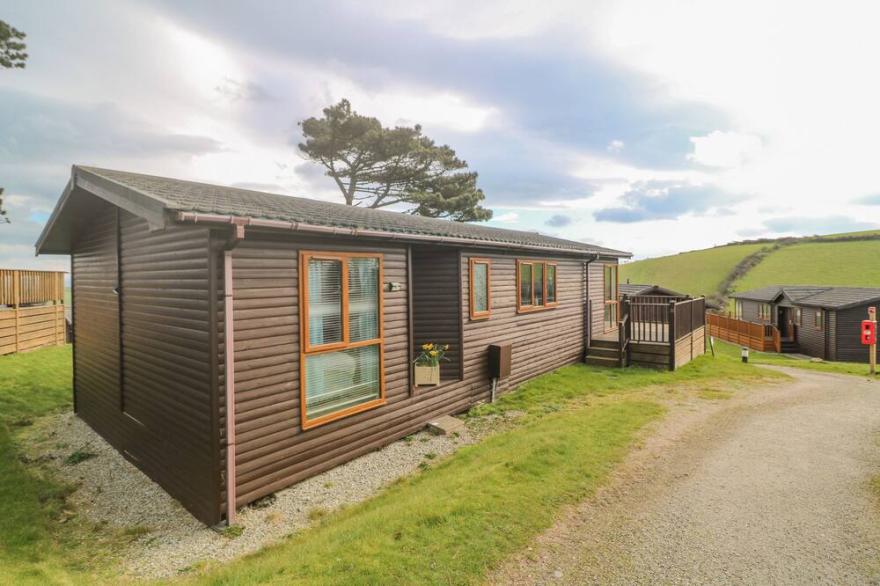 LODGE 23, pet friendly, country holiday cottage in Torpoint