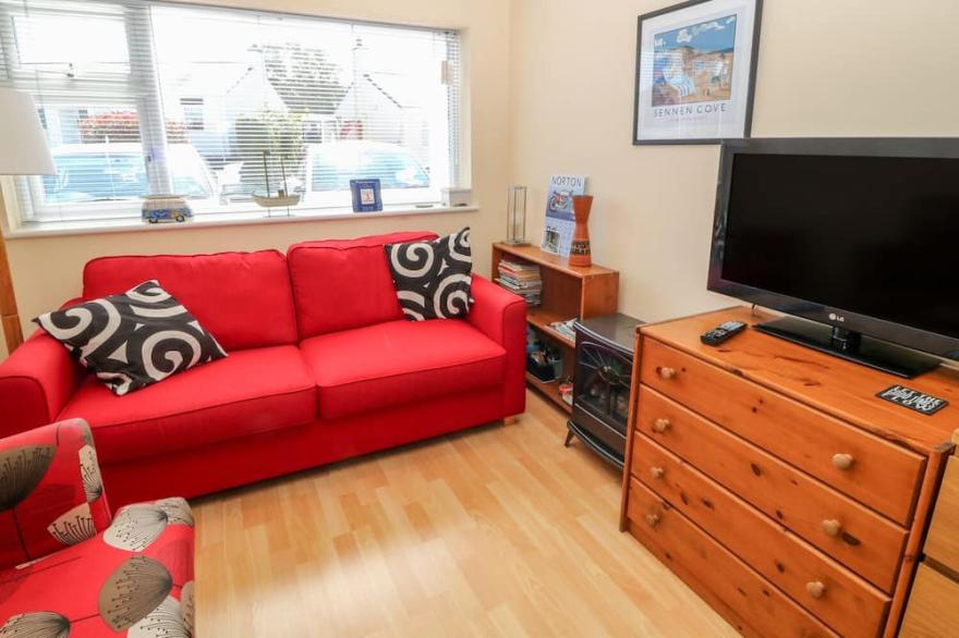 LLIWEDD, country holiday cottage, with a garden in Morfa Nefyn