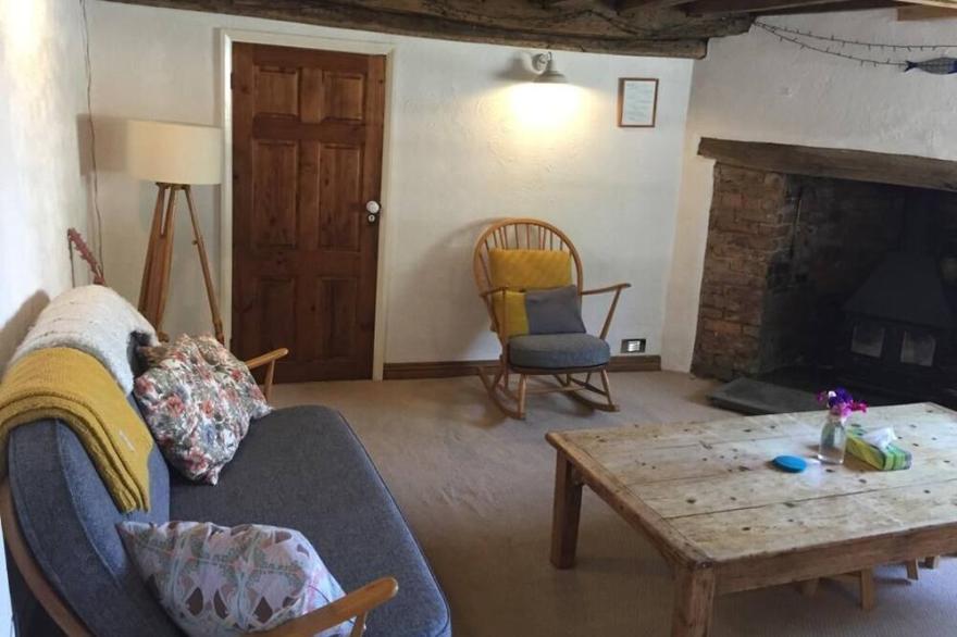 400 year old quirky Cornish cottage, in Bude, Poughill.